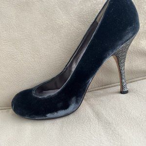 Max Studio Women's Heels Charcoal Velvet Round Toe 10M Leather Sole 4"high EUC